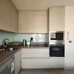 Stylish Art 2B W/Wifi, Smart Tv & Parking