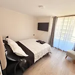 Departamento Con Estacionamiento Incluido, Ideal Para Ir De Compras Y Conectar Con Puntos Turisticos