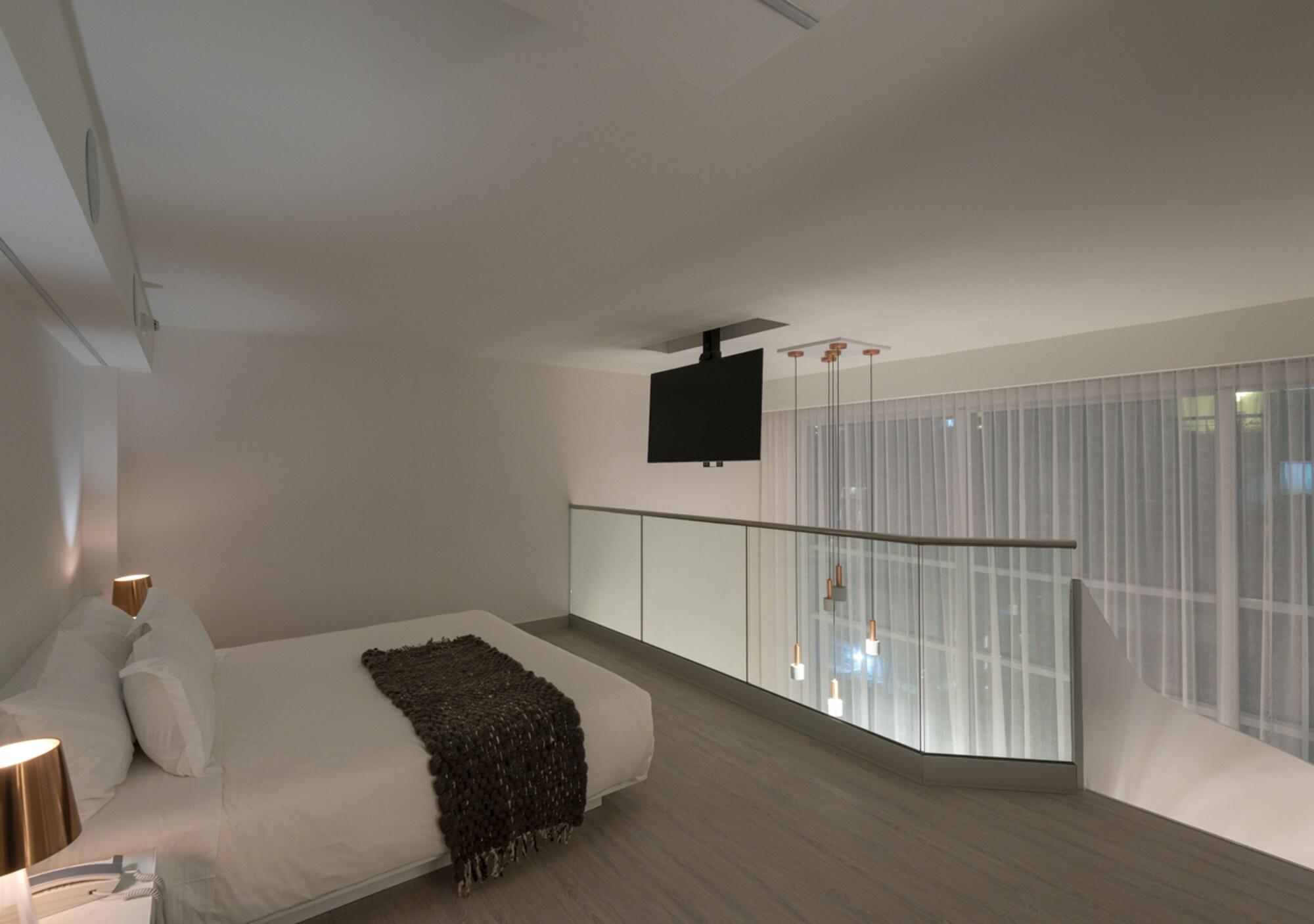 45 By Director Hotel