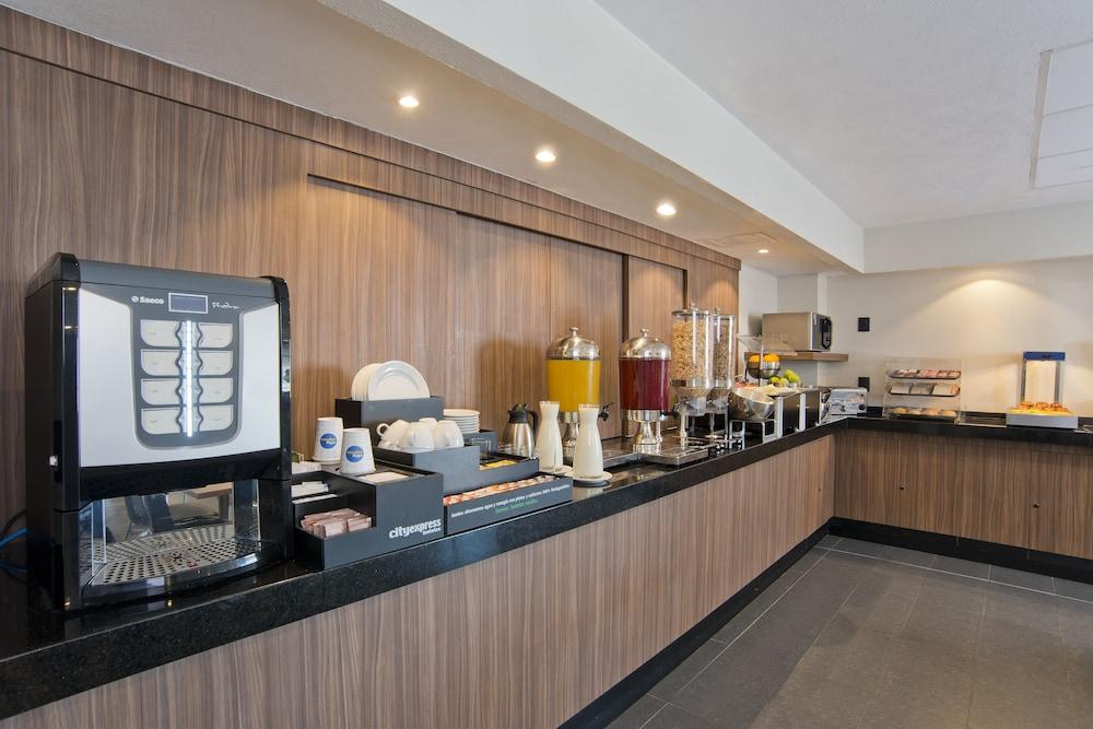 Express By Marriott Aeropuerto Hotel 3*