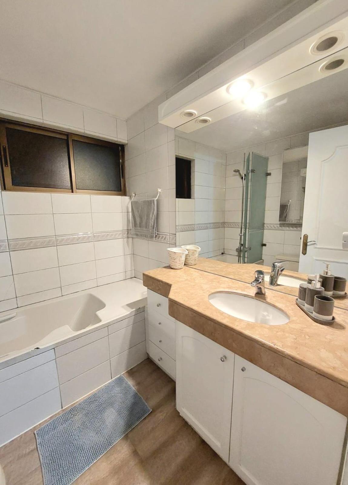 Hermoso Depto En Condes Parque Arauco, 10 Personas Apartamento Santiago