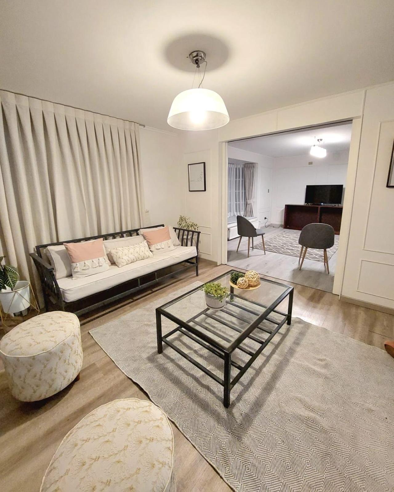 Hermoso Depto En Condes Parque Arauco, 10 Personas Apartamento