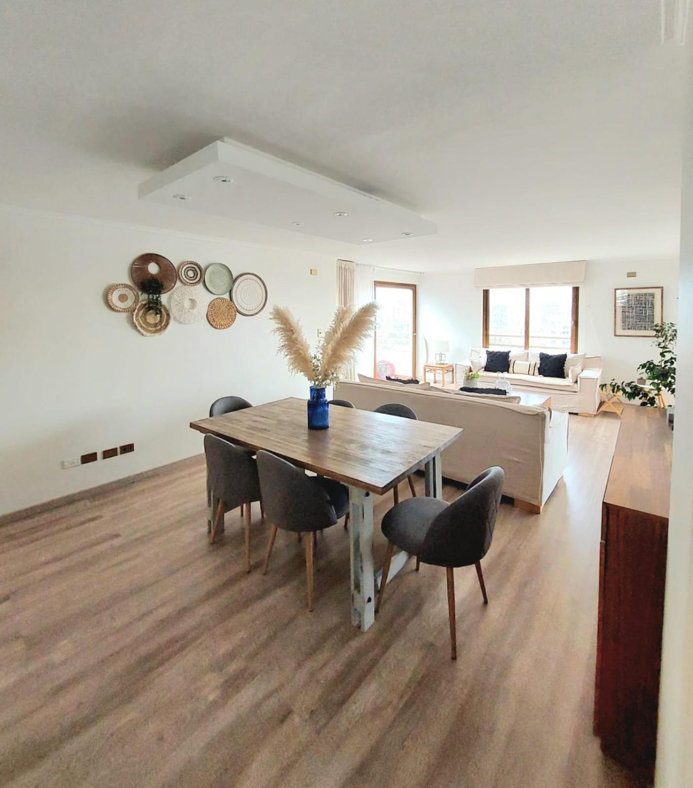 Hermoso Depto En Condes Parque Arauco, 10 Personas * Santiago