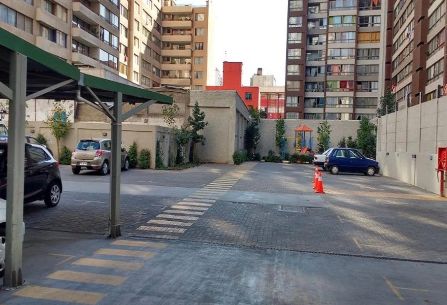 Apartamento Cerca Movistar Arena Y A Pasos Del Metro Universidad De Chile Con Estacionamiento Santiago
