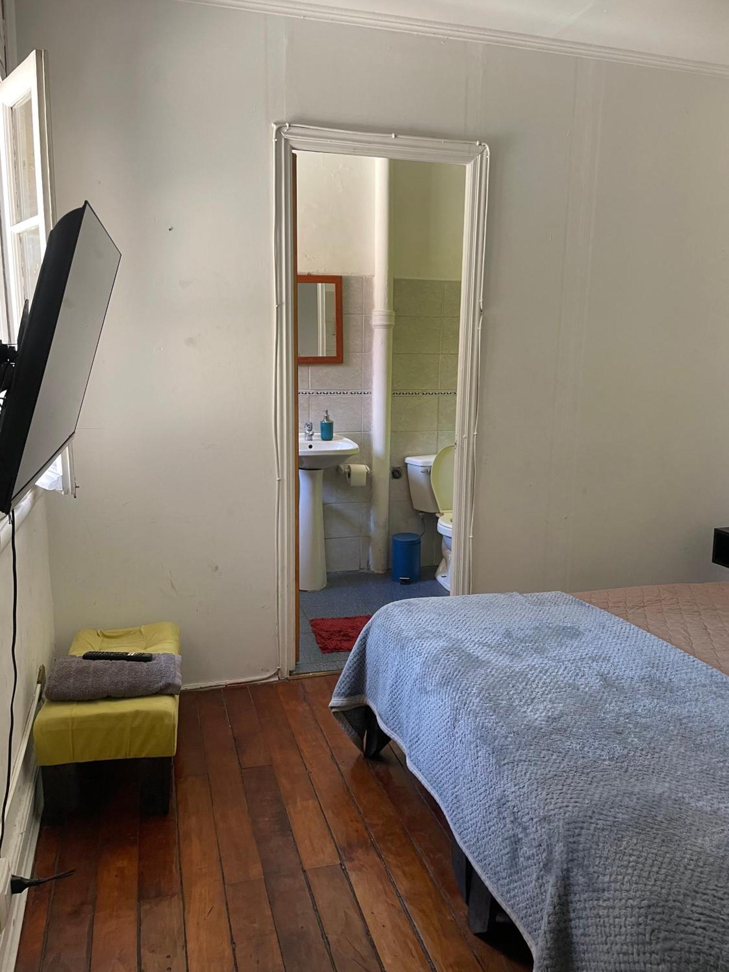 Staygest Hostal *