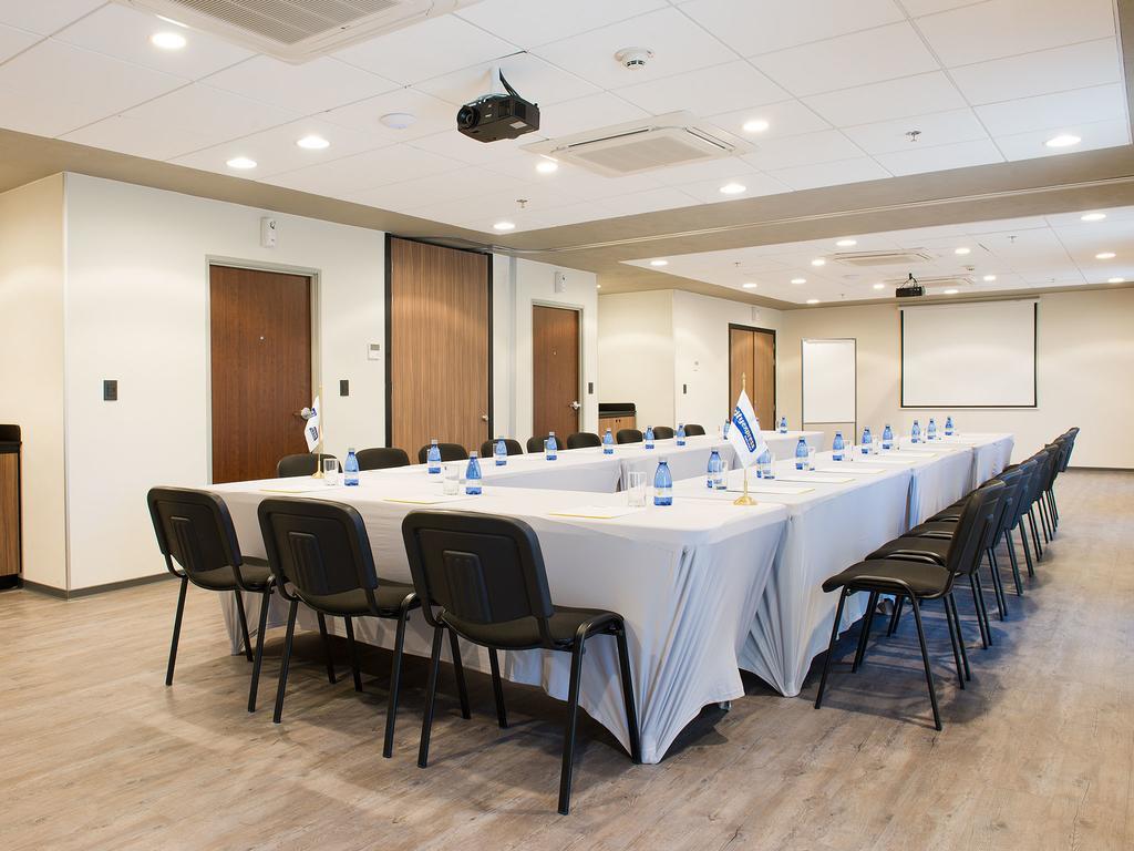 Hotel Express By Marriott Aeropuerto Santiago