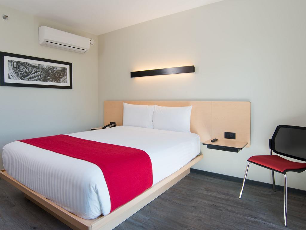 Express By Marriott Aeropuerto Santiago