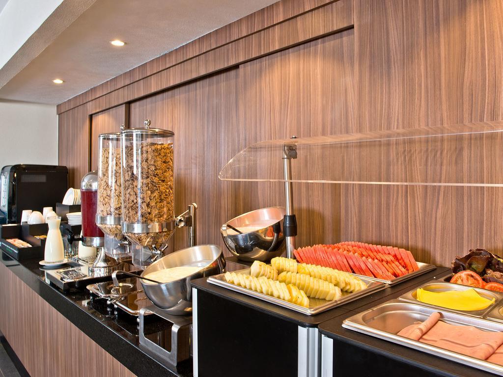 Express By Marriott Aeropuerto Hotel Santiago