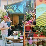 Backpackers House - Near The Airport