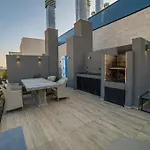 Moderno Departamento En Entorno Urbano