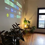 Comodo Estudio Con Proyector De Cine En Centro De Santiago