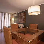 Comfy Urban Style Steps From Costanera Center