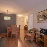 Comfy Urban Style Steps From Costanera Center