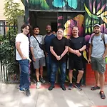 Backpackers House - Near The Airport