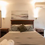 Spacious Apartment Steps Away From Parque Arauco
