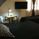 Salvador Hostal & Cafe