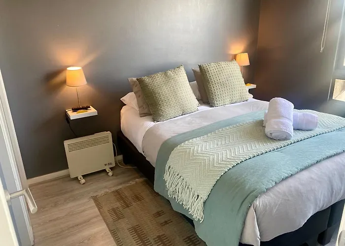 R&B Apartments
