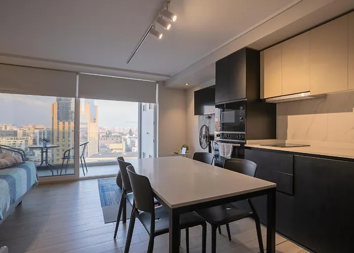 Beautiful Apartment Steps From Costanera Center