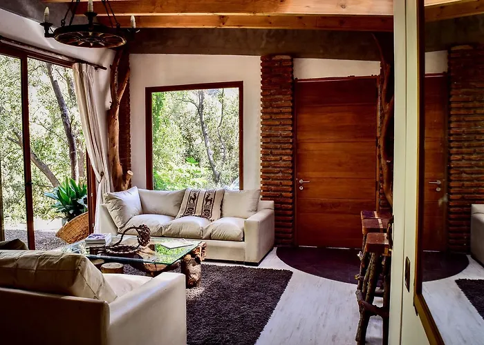 Casa De Piedra Entre Bosque Y Rio