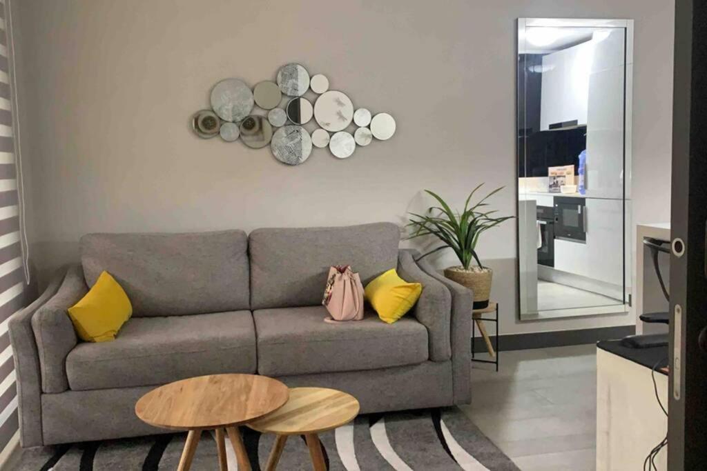 Hermoso y Comodo Apartamento en Las Condes Apartamento *