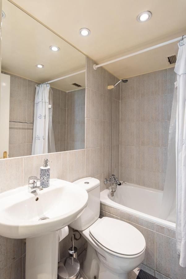 Vitacura Zen 2br W/ Parking, Wifi, Gym & Mall Apartamento