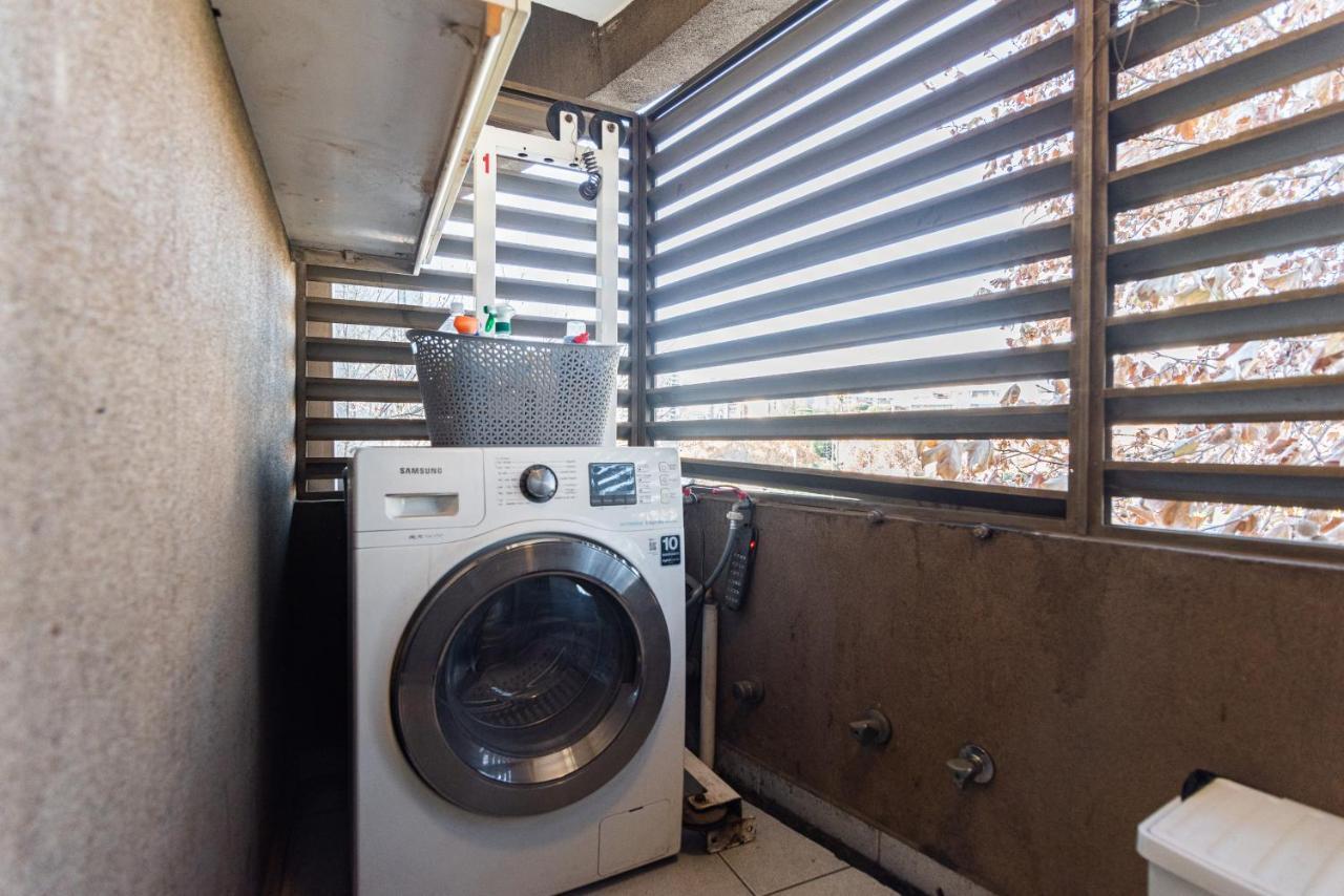 Apartamento Vitacura Zen 2br W/ Parking, Wifi, Gym & Mall