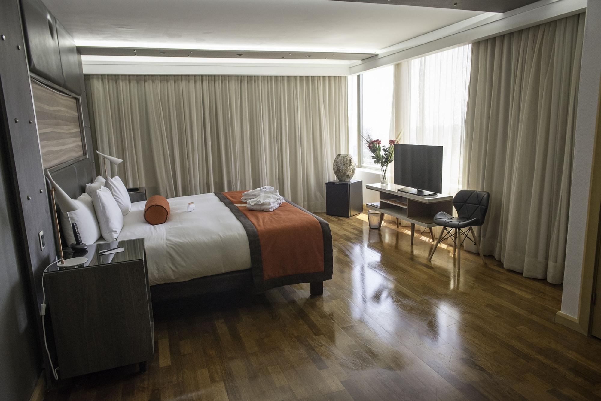 Hotel Boulevard Ferrat 4*