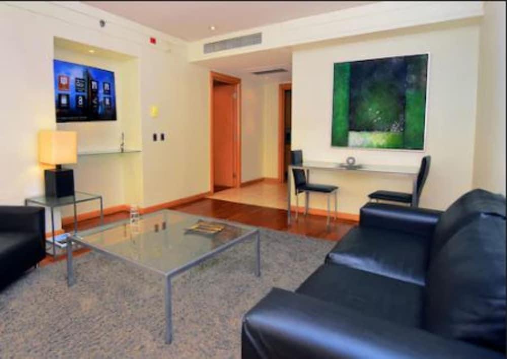 Boulevard Ferrat Hotel