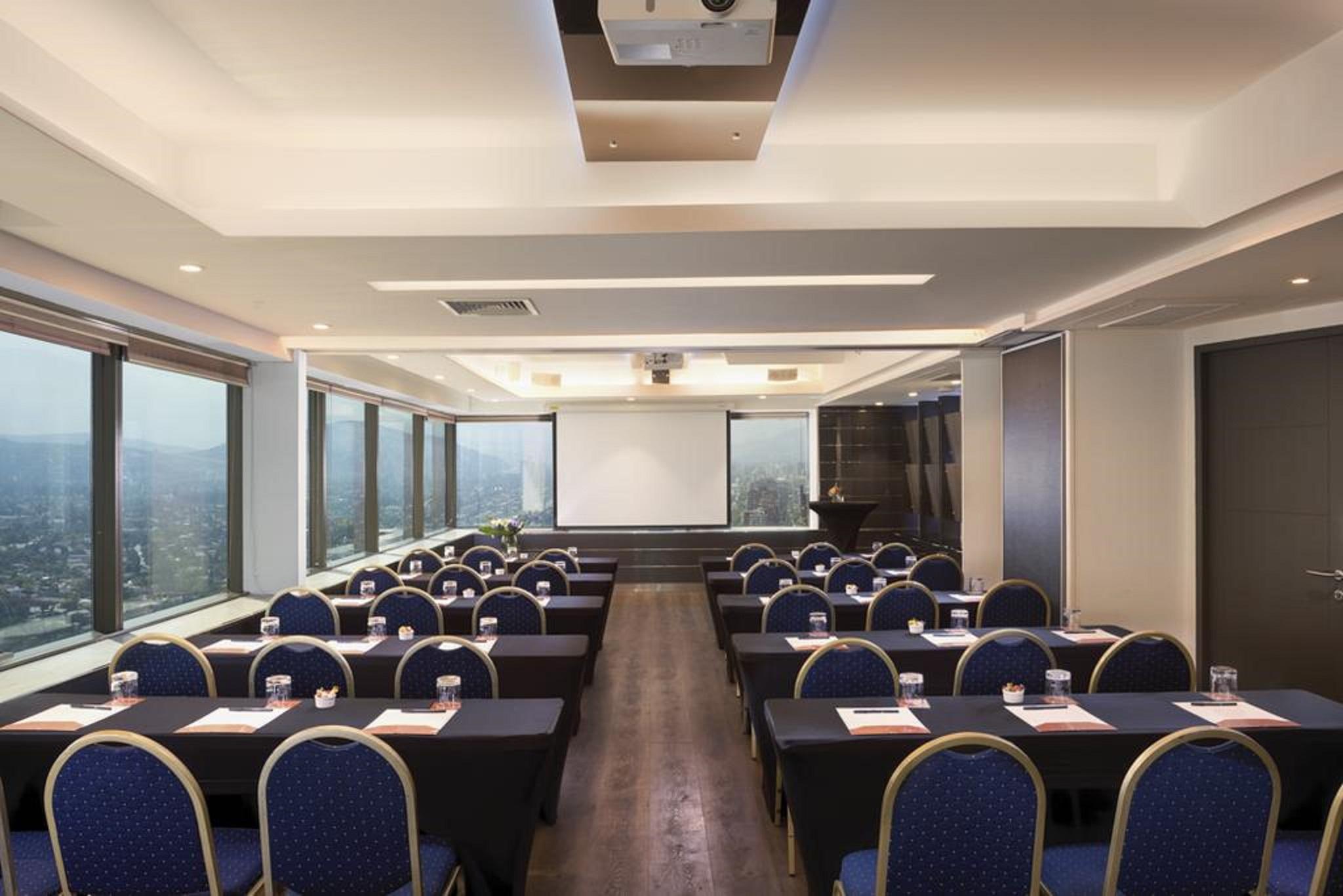 Boulevard Ferrat 4*