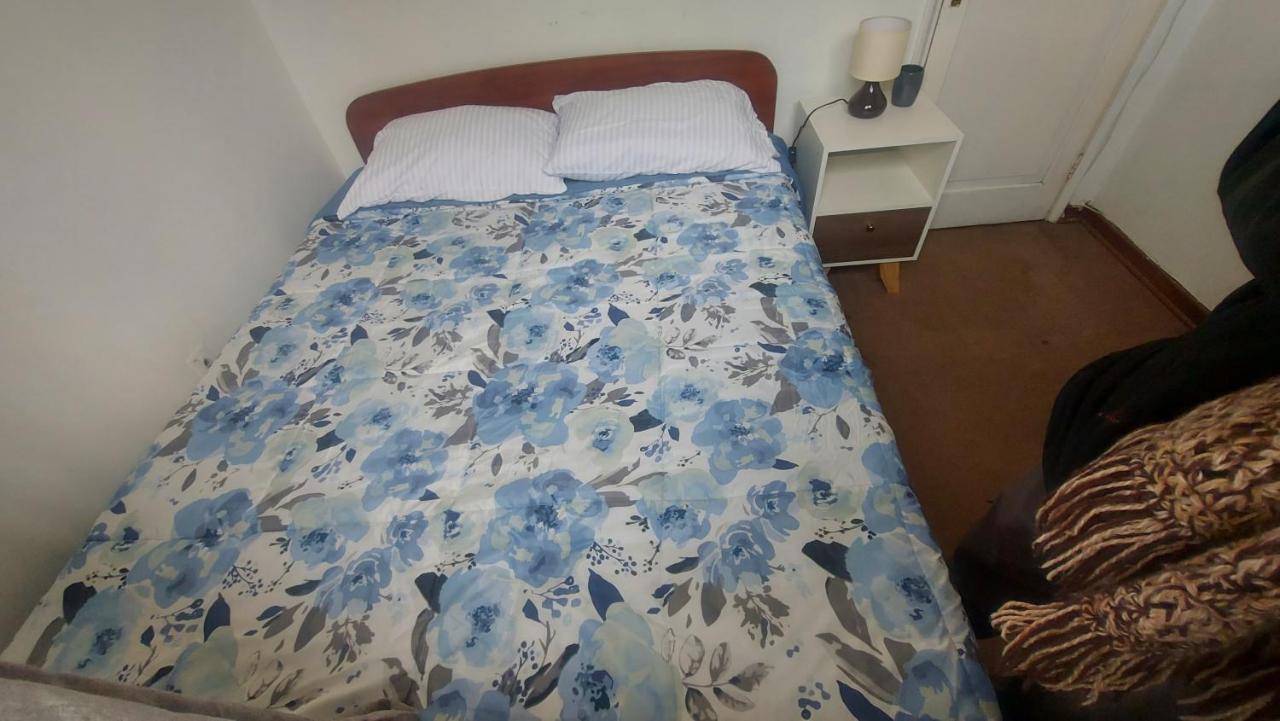 Dormitorio Con Bano Y Acceso Independiente * Santiago