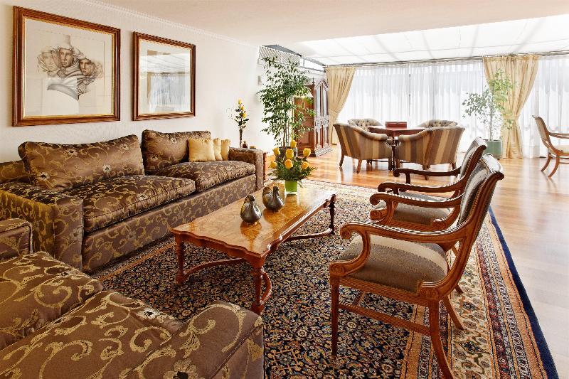 Crowne Plaza Hotel 5*