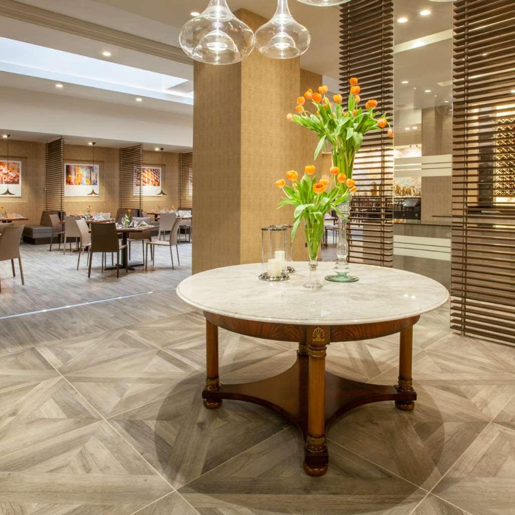 Crowne Plaza Hotel 5*