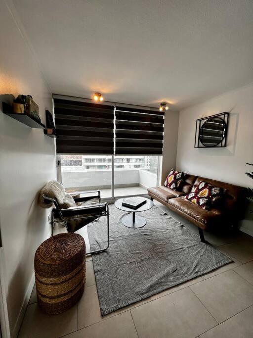 En Los Militares Lindo Depto 1d Apartamento