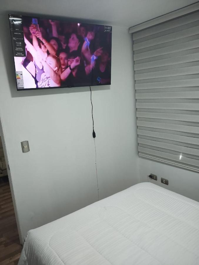 Gamero A Pasos De Metro Hospitales Apartment