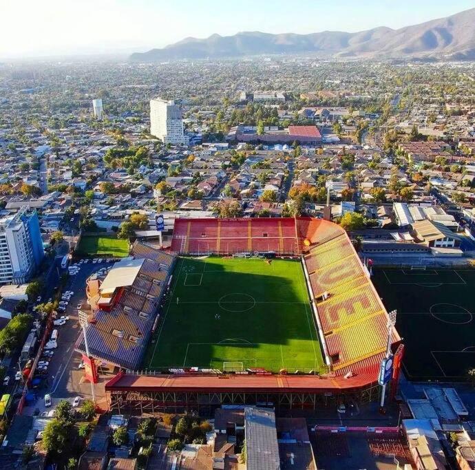 8 En En Fente Al Metro - Hipodromo De Chile Y Estadio San Laura *