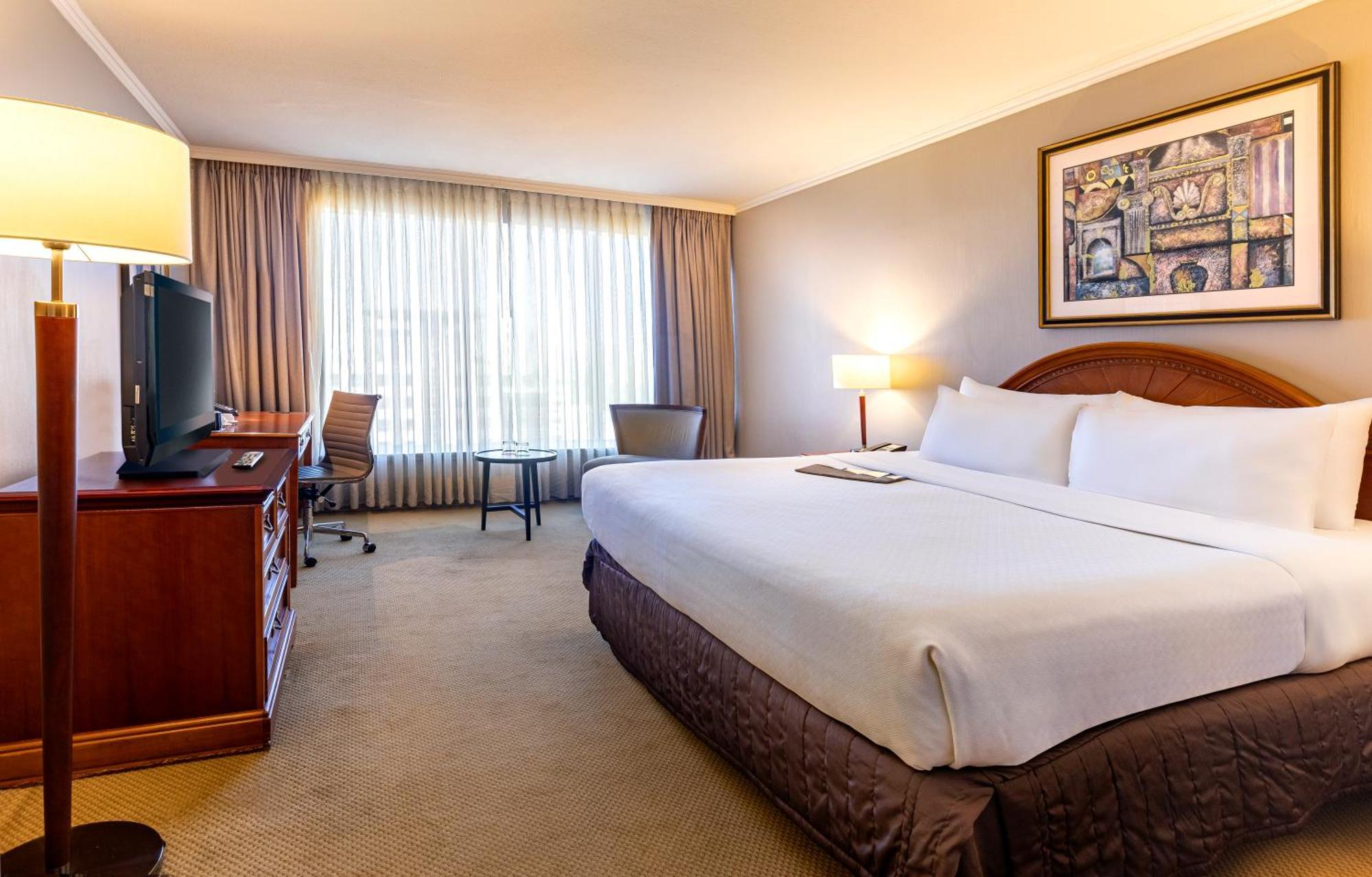 Crowne Plaza Hotel 5*