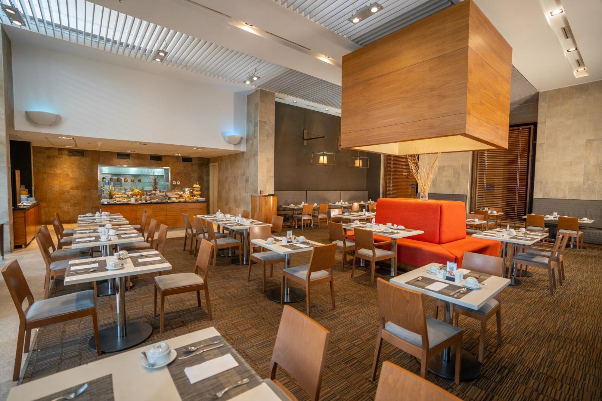 Hilton Garden Airport Hotel Santiago