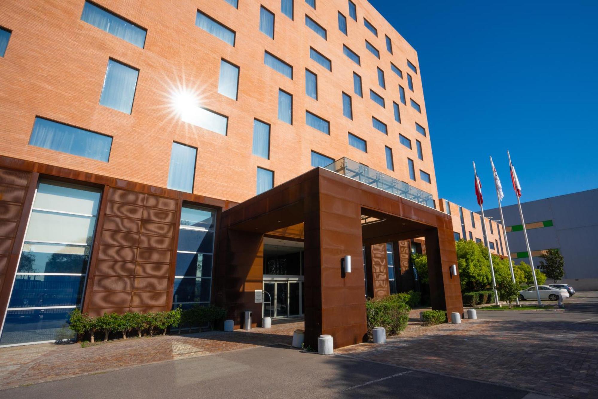Hilton Garden Airport 3*