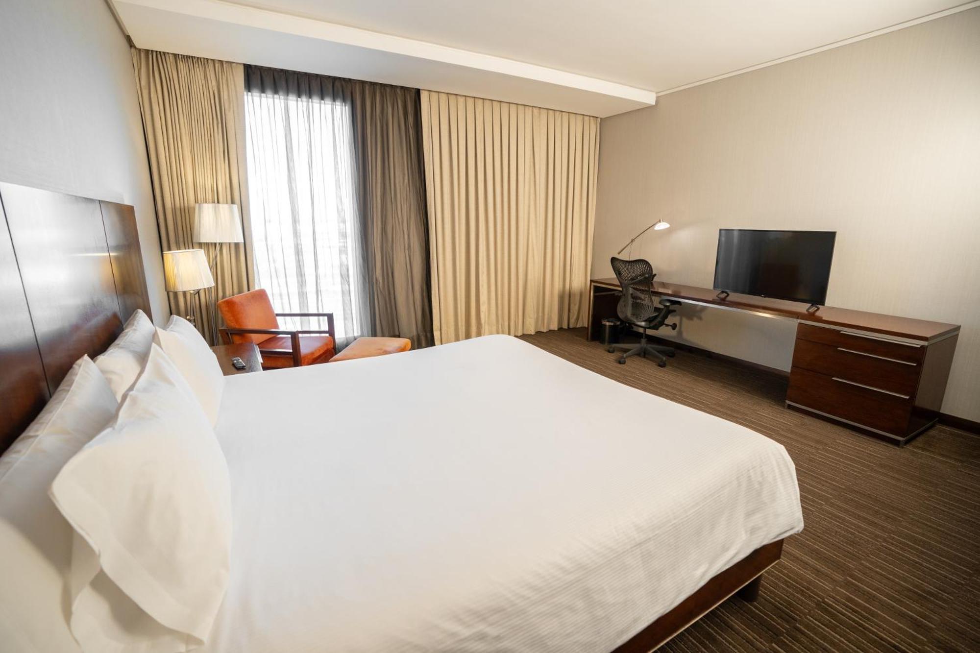 Hilton Garden Airport Hotel Santiago