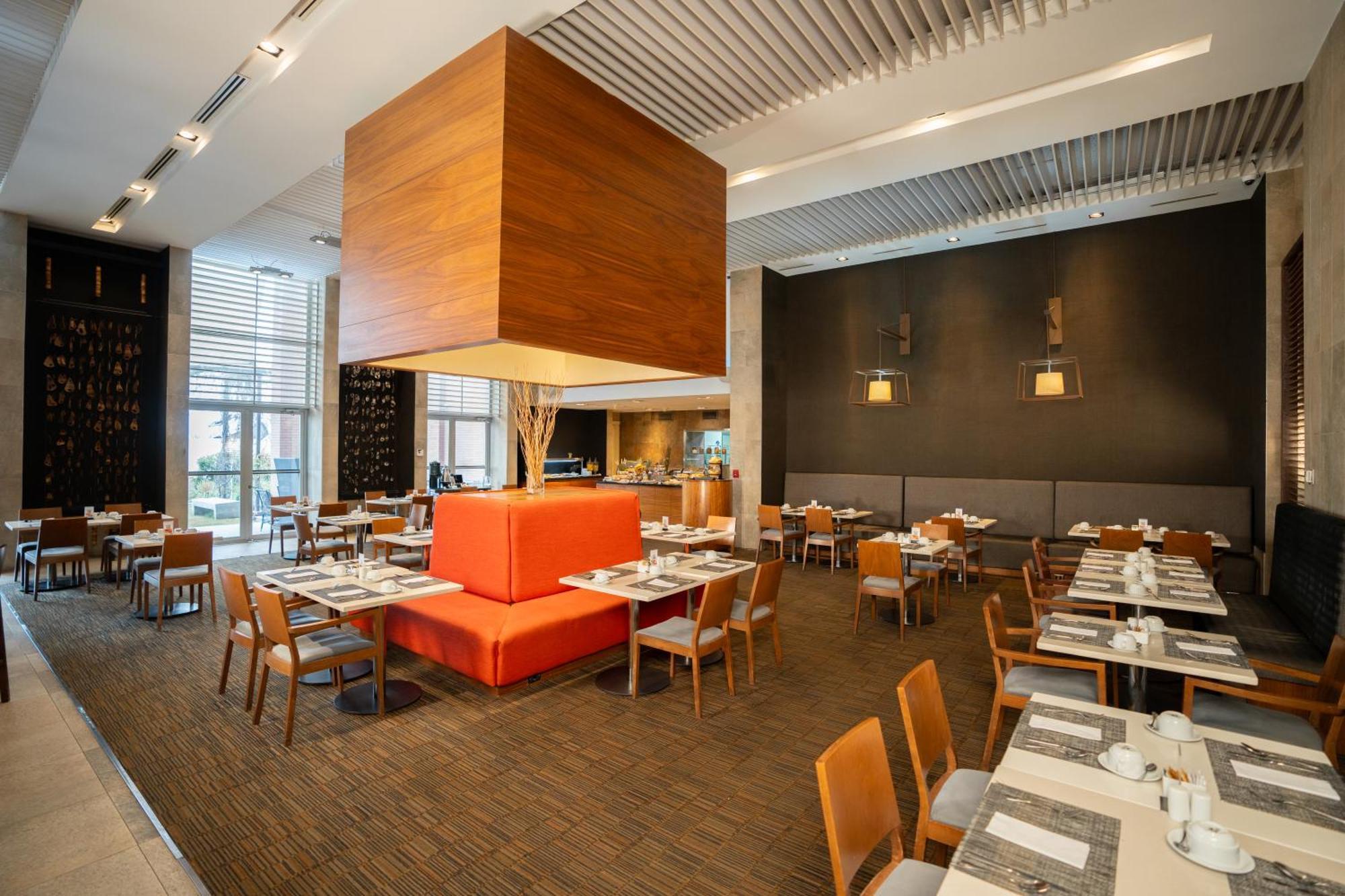 Hilton Garden Airport Hotel Santiago