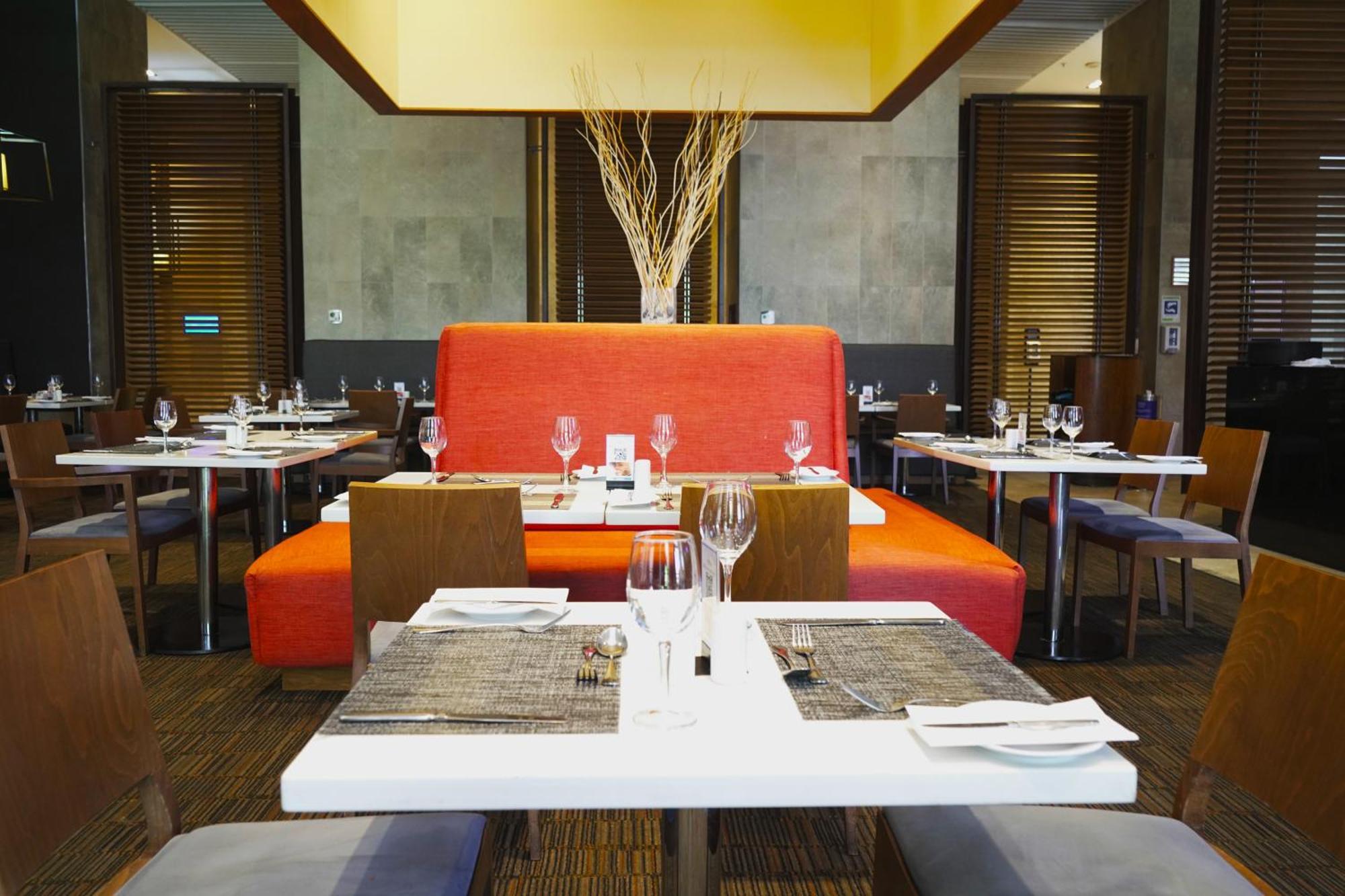 Hilton Garden Airport 3* Santiago