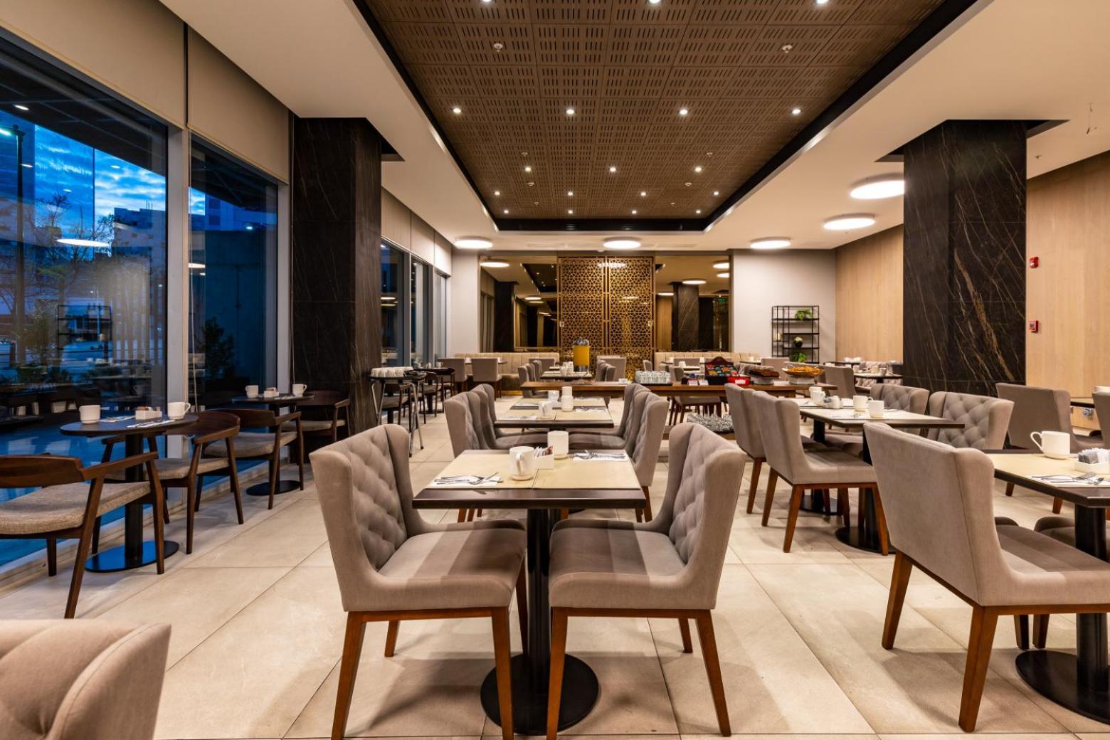 Western Premier Marina Condes Hotel