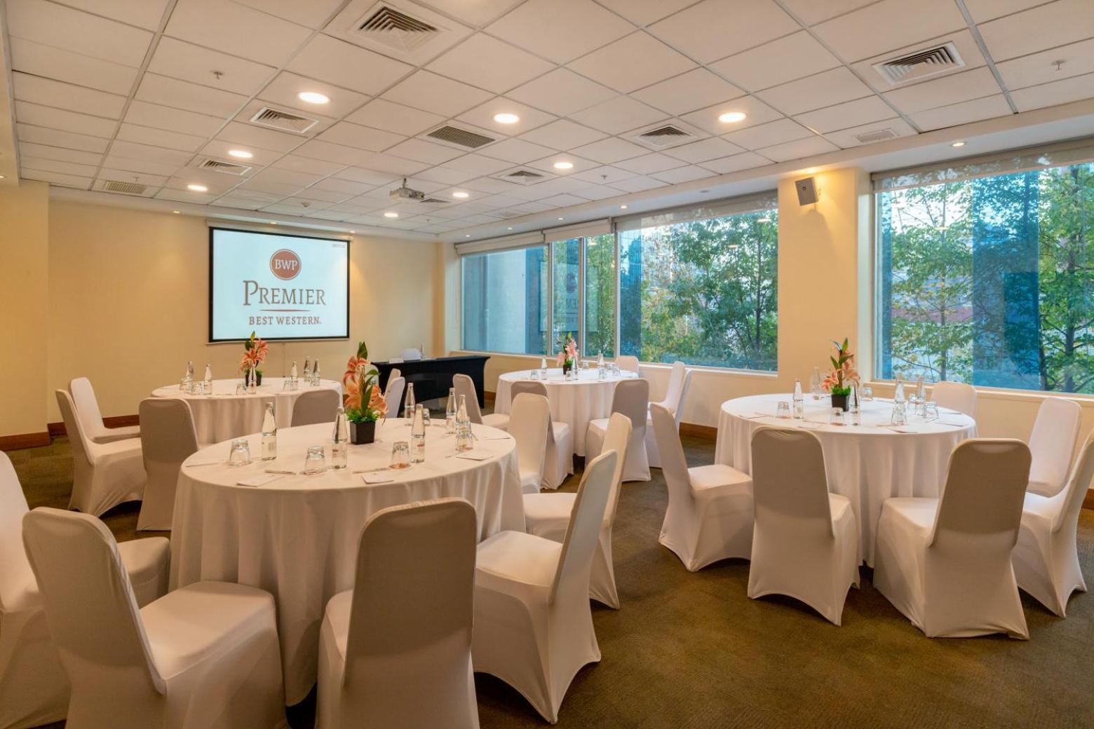 Western Premier Marina Condes Hotel