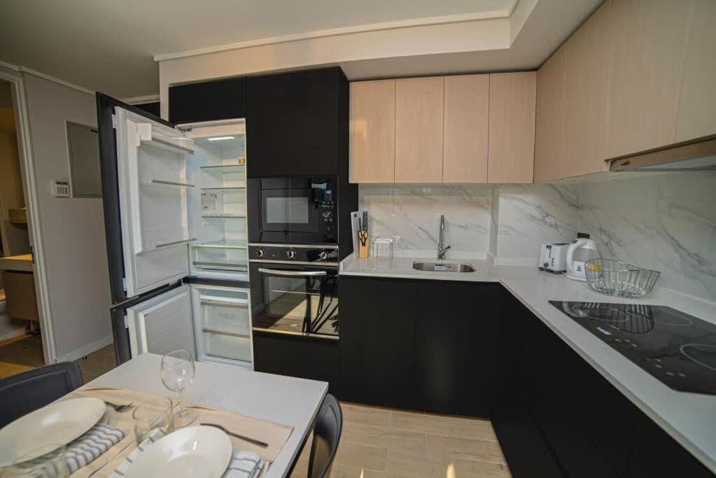 Moderno Departamento En Entorno Urbano