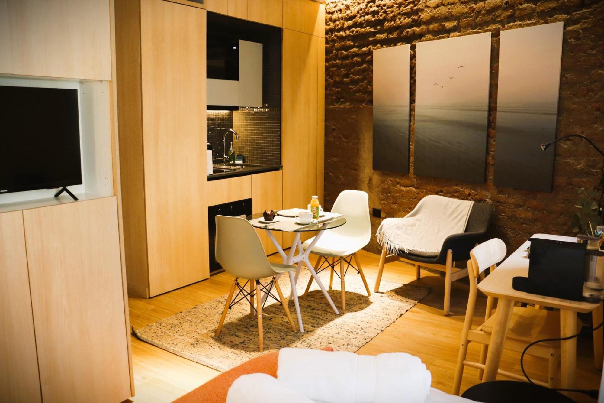 Hom I Moderno En El Centro De Lastarria