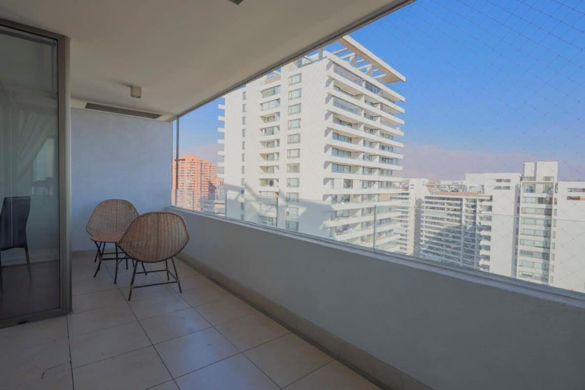 Apartamento Amplio Alojamiento En Parque Arauco 2d2b *