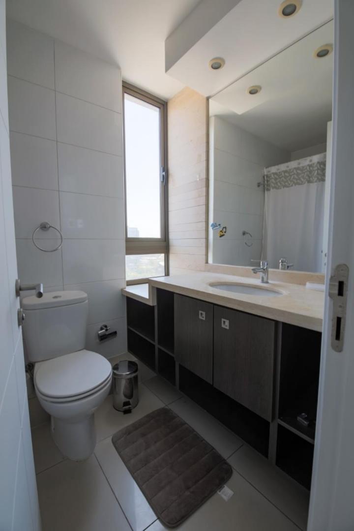 Espacioso Depto 2br 2ba - Sector Parque Arauco