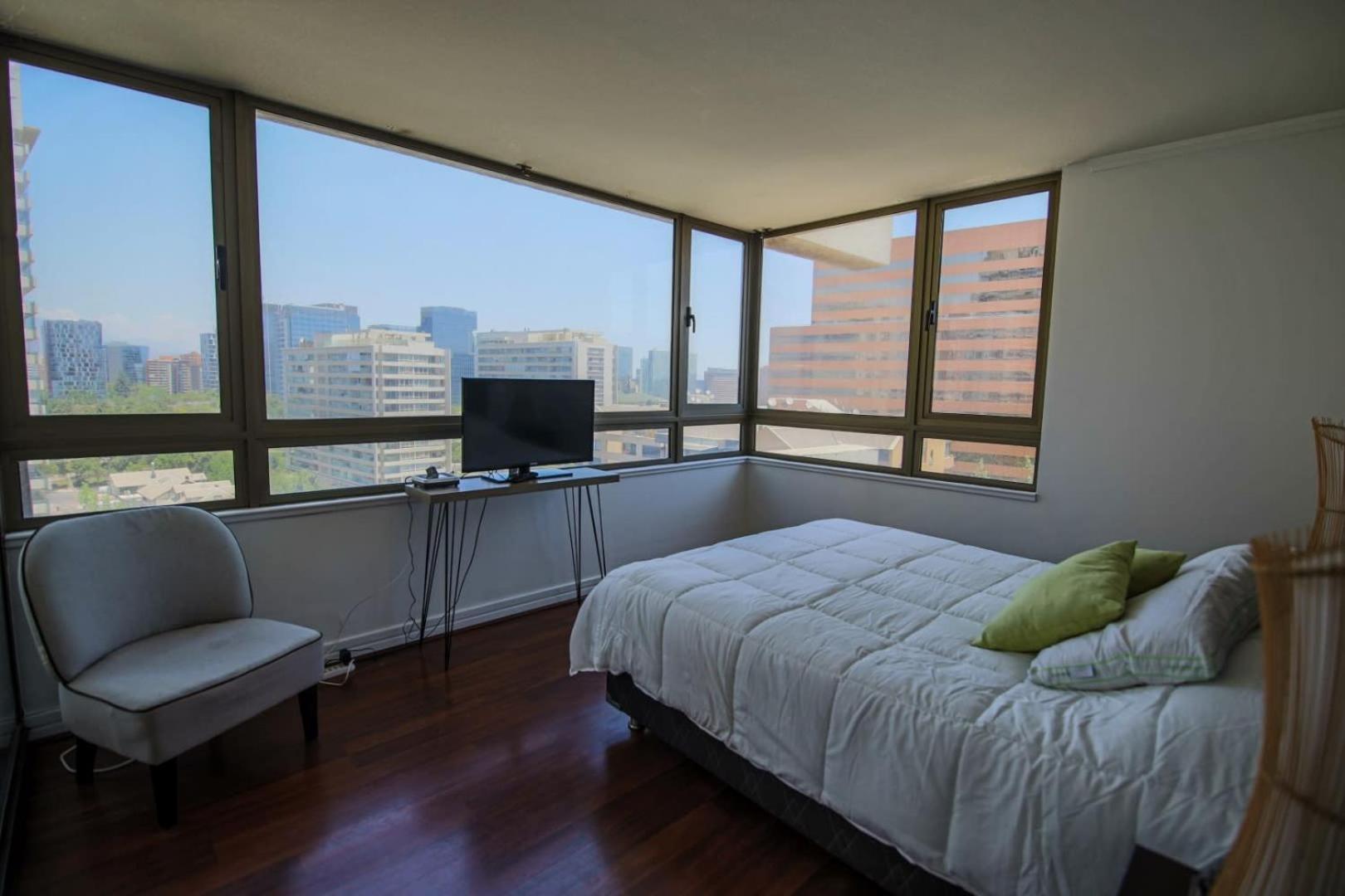 Espacioso Depto 2br 2ba - Sector Parque Arauco Apartamento