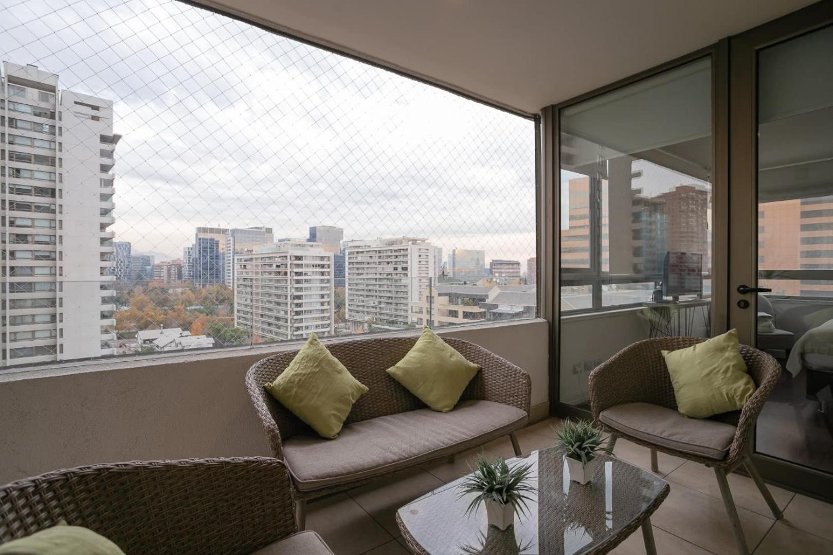 Espacioso Depto 2br 2ba - Sector Parque Arauco Apartamento Santiago de Chile