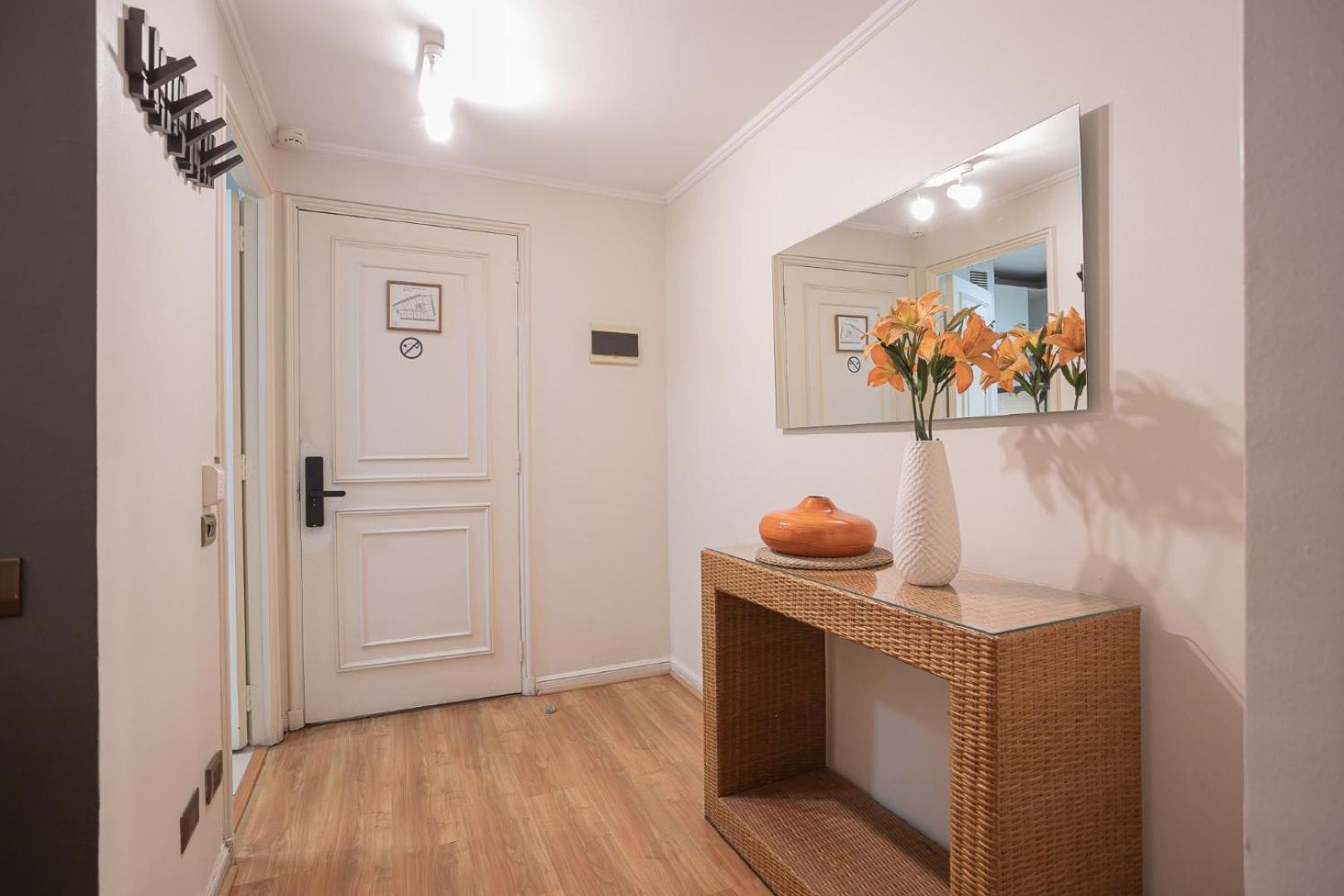 Comfy Urban Style Steps From Costanera Center Apartamento